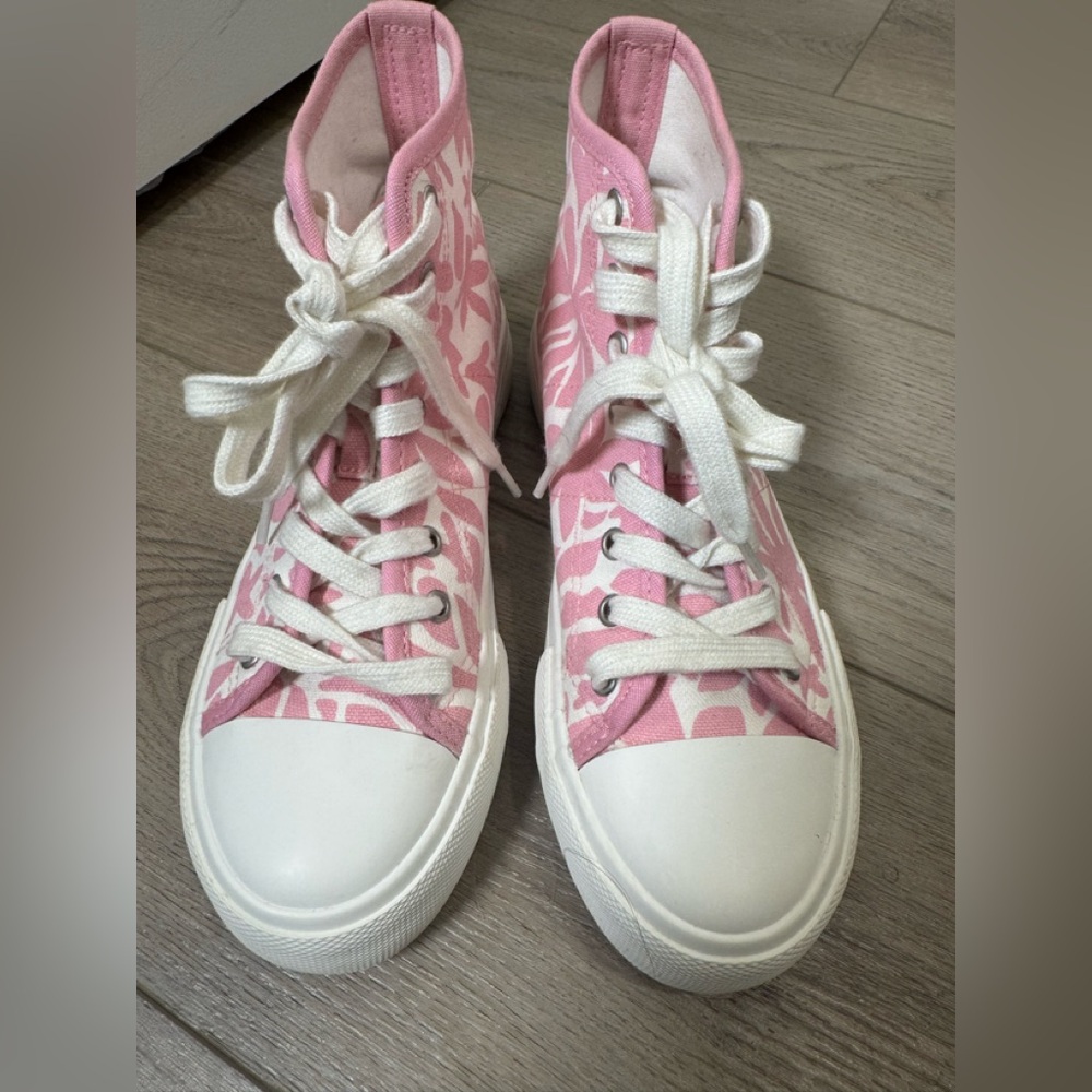 American Eagle Outfitters Pink and White Sneakers